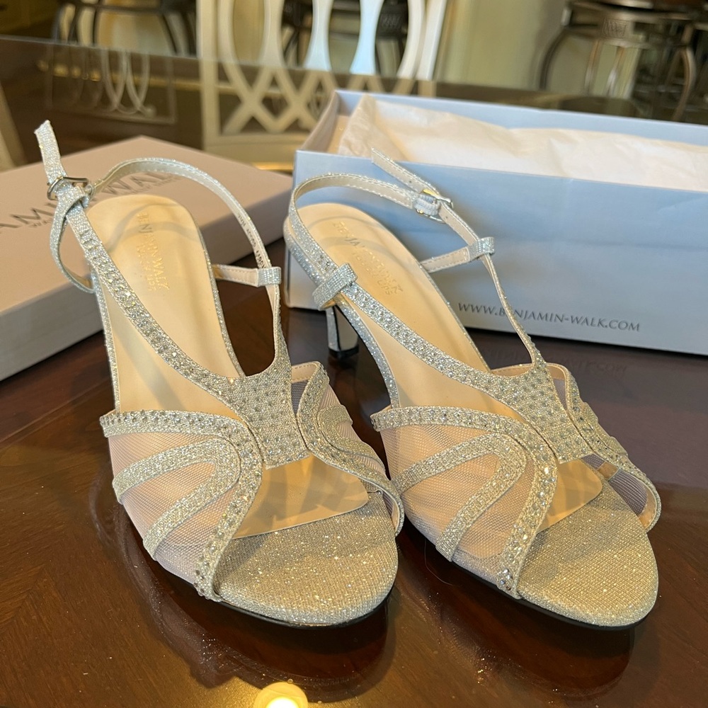 BENJAMIN WALK Touch Ups Clara Silver Heels - Picture 6 of 11